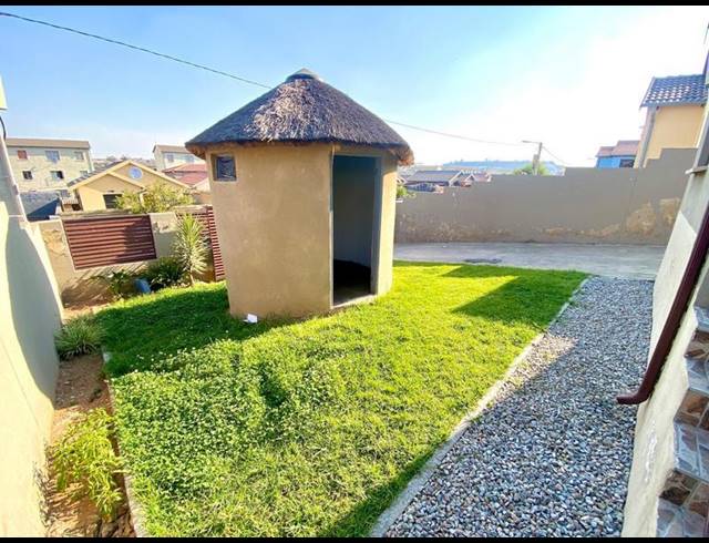 2 BEDROOM HOUSE FOR SALE IN FLEURHOF